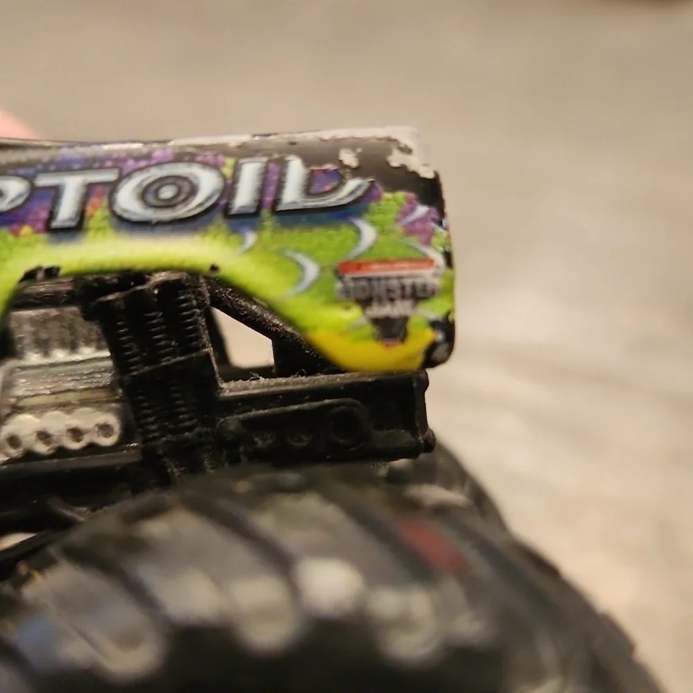 Hotwheels Reptoid 4x4 truck has paint chips flaws metal body